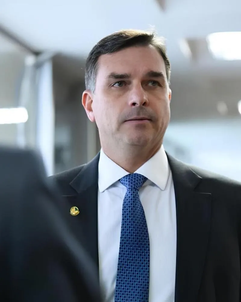 Flávio Bolsonaro diz acreditar na vitória em 2026: “Brasil não vai escolher as trevas”