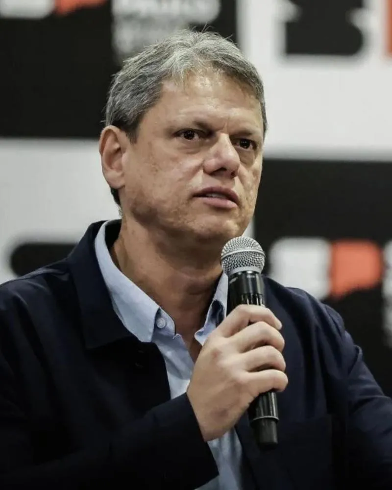 Tarcísio de Freitas se afasta do governo de SP por 17 dias e viaja aos Estados Unidos