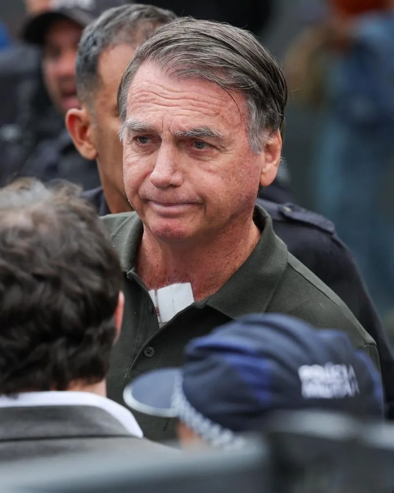 Defesa de Bolsonaro solicita internação para dia 24 e cirurgia no Natal; entenda