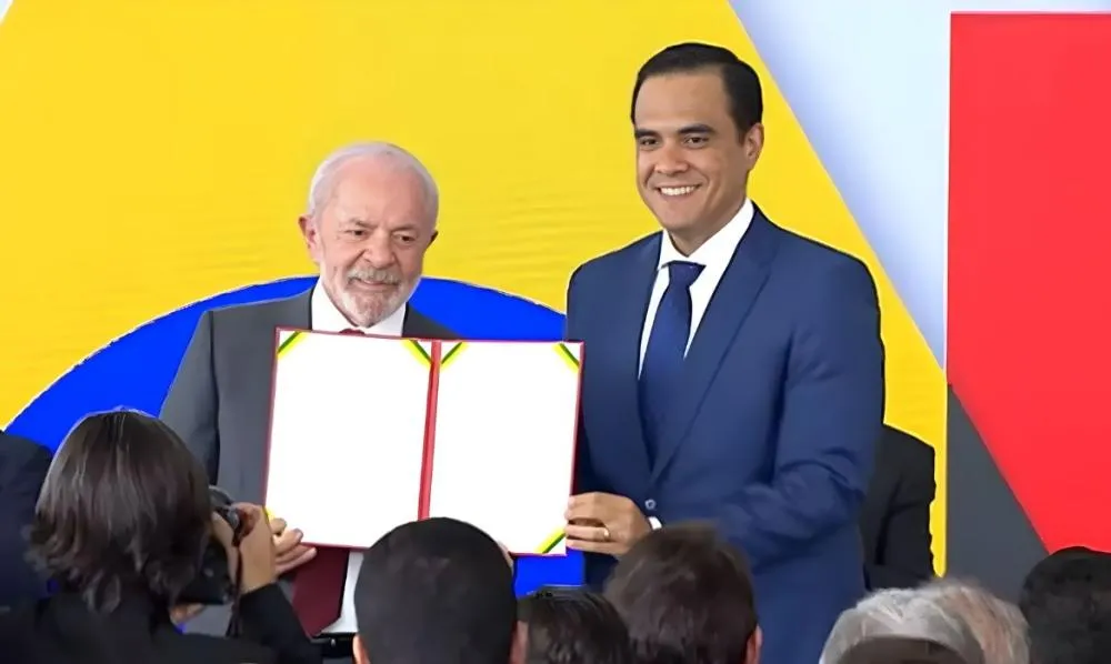 Em cerimônia com Lula, Gustavo Feliciano assume cargo de ministro do Turismo