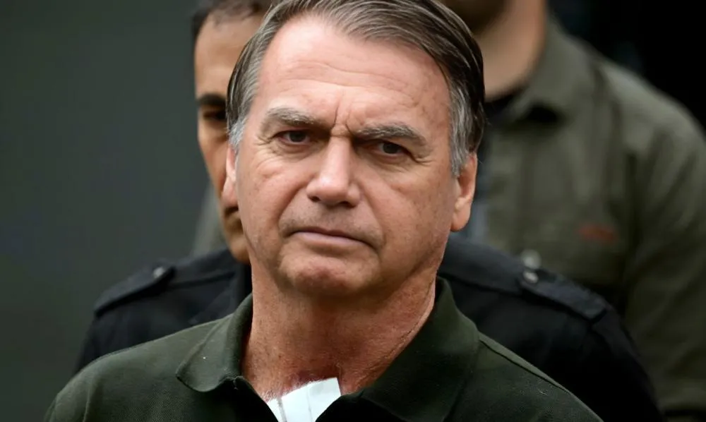 Após liberar os filhos, Moraes autoriza visita de enteada a Bolsonaro no hospital