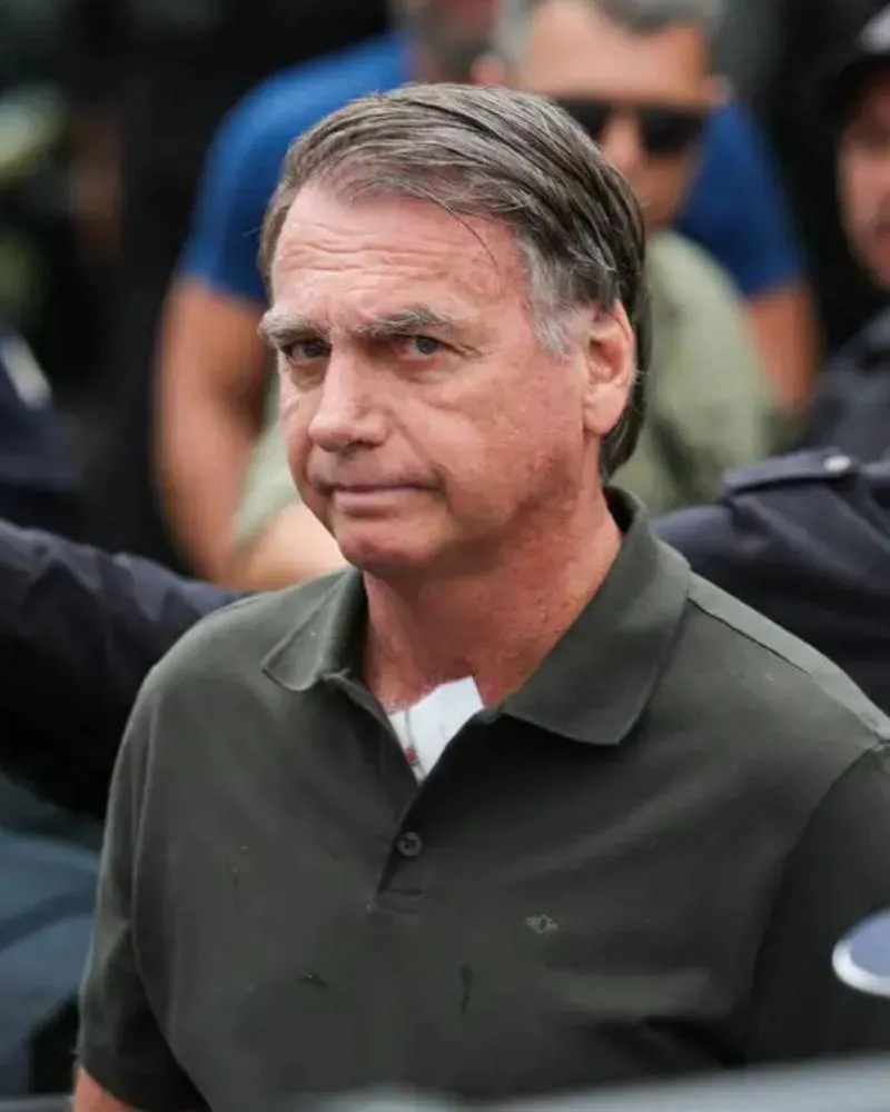 Michelle Bolsonaro anuncia término de procedimento cirúrgico de Jair Bolsonaro e diz: “Graças a Deus”