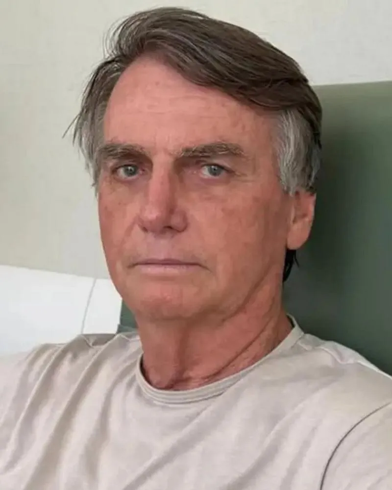Bolsonaro permanece internado e alta fica para depois do Ano-Novo