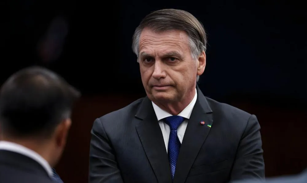 Desembargadora derruba liminar e mantém benefícios, como seguranças, a Bolsonaro