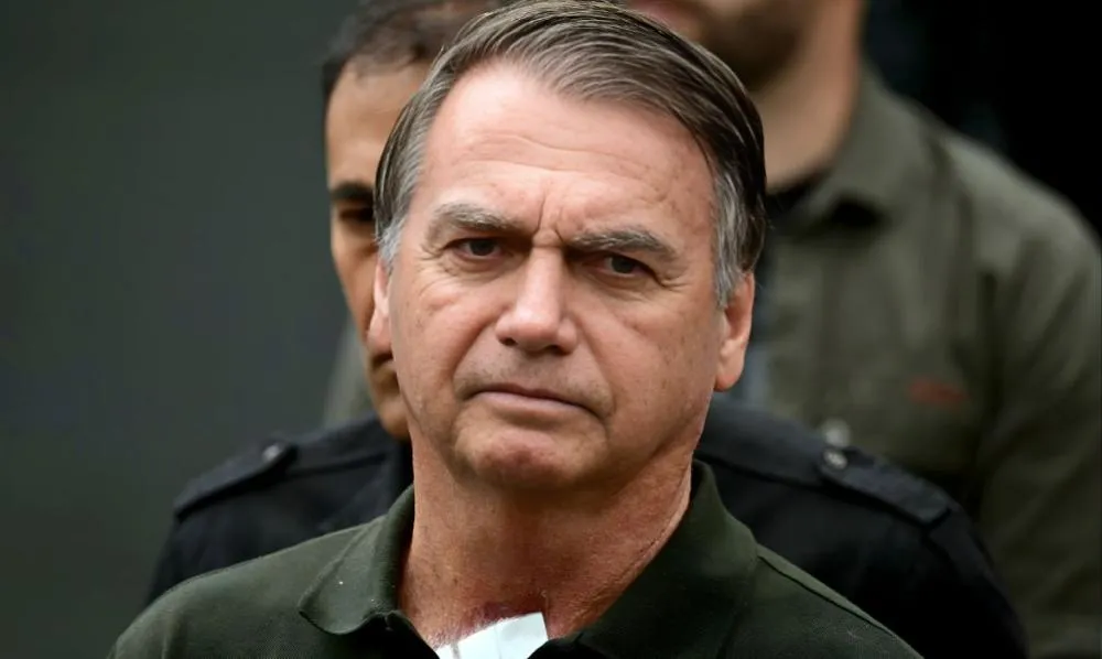 Depoimento de Bolsonaro sobre bens e cofres do Alvorada é adiado pela PF