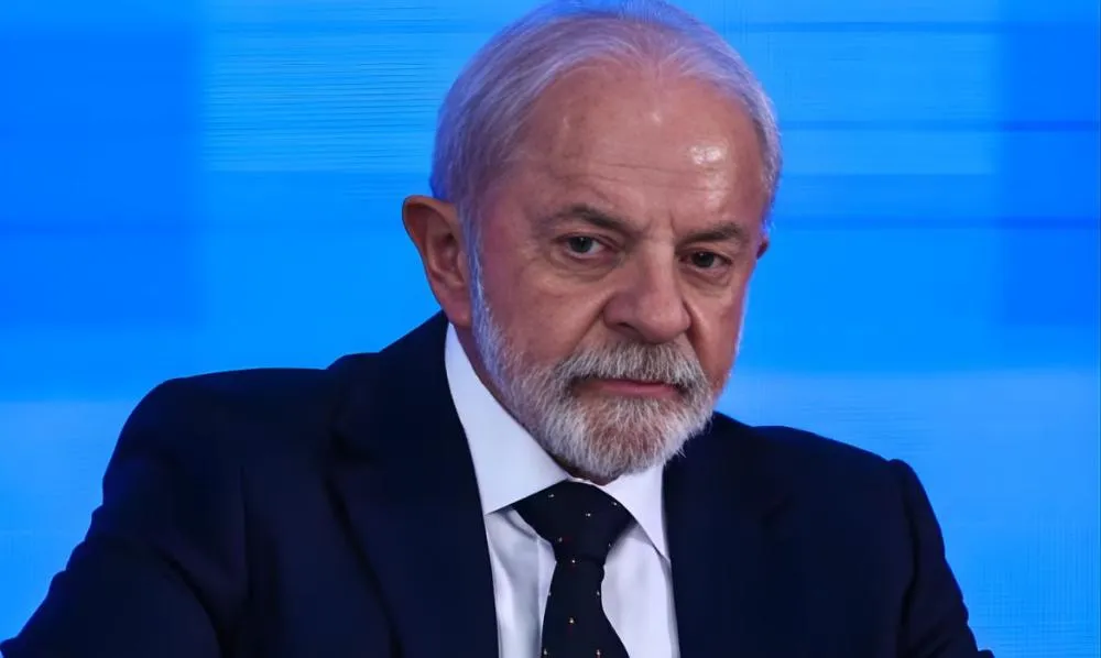Revista britânica avalia que Lula não deveria disputar outro mandato em 2026