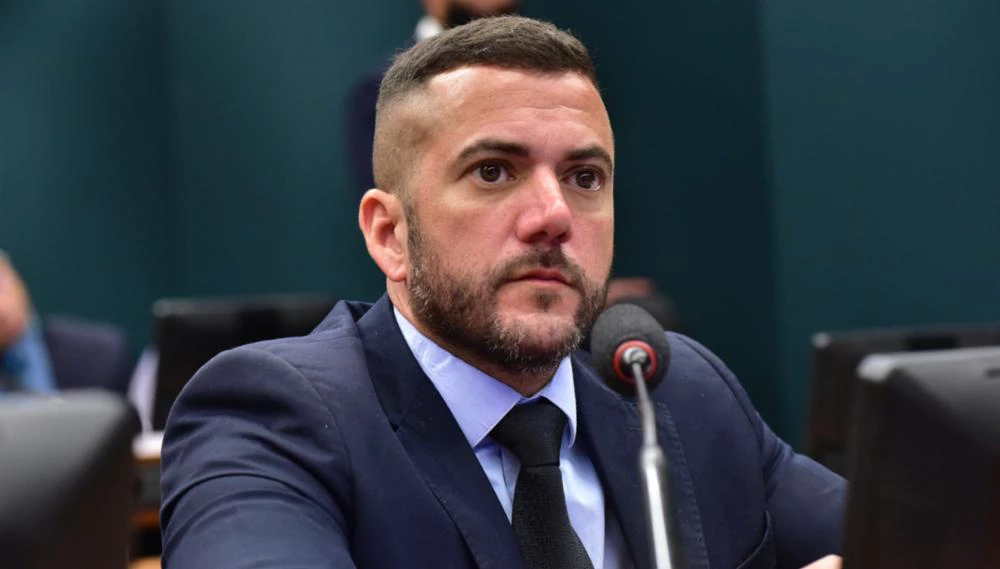 Pedido da CPMI do Banco Master atinge número necessário de assinaturas, afirma Carlos Jordy