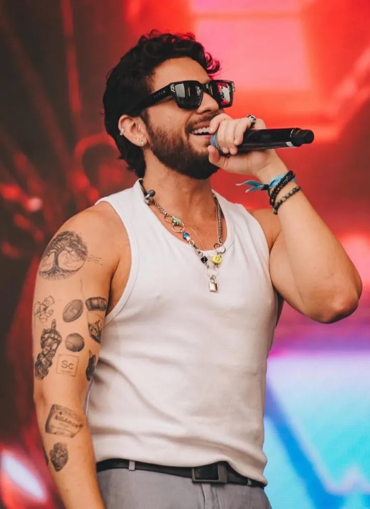 Gustavo Mioto fala sobre voltar com ex em show e fãs ligam recado a Ana Castela: “Nunca se sabe o que 2026 traz”