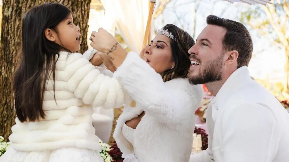 Thiago Nigro desabafa sobre papel na vida da filha de Maíra Cardi e Arthur Aguiar