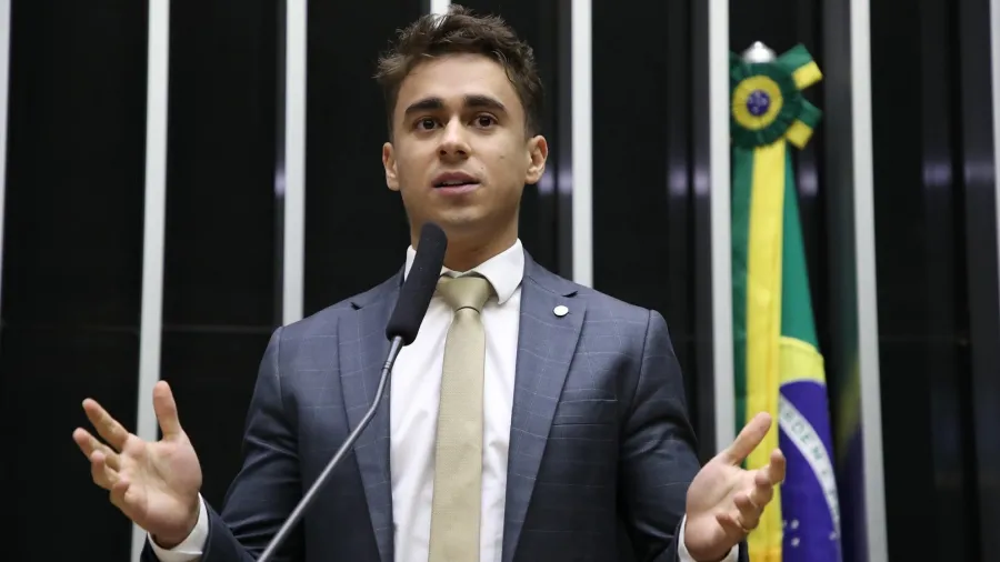 Nikolas Ferreira critica prisão de Filipe Martins e sobe o tom contra Alexandre de Moraes: “Falência do sistema”