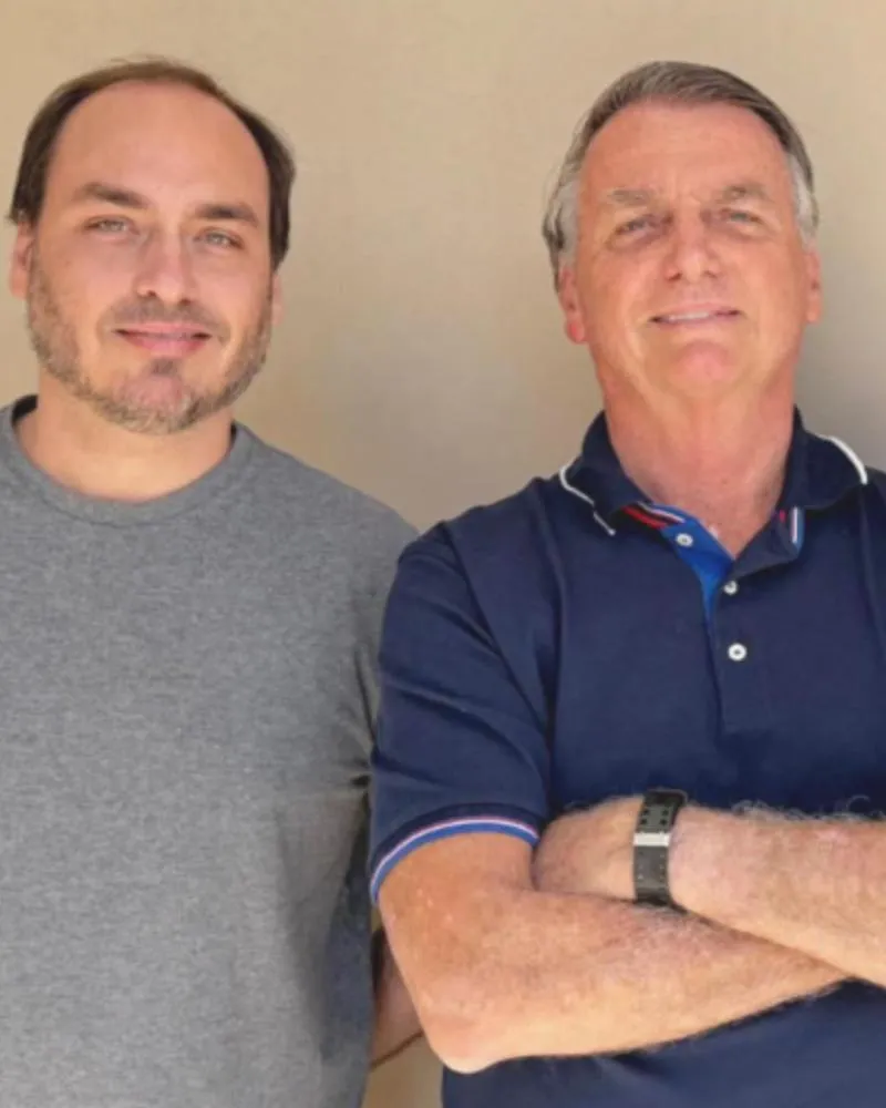 Carlos Bolsonaro desmente liberação de visitas e critica restrições na PF “Continua impedido de receber qualquer membro da família”