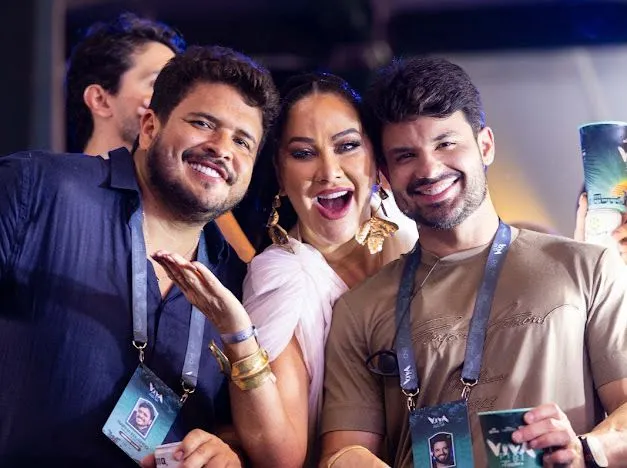 Rapha Eduardo recebe famosos em Pirenópolis durante a virada do ano