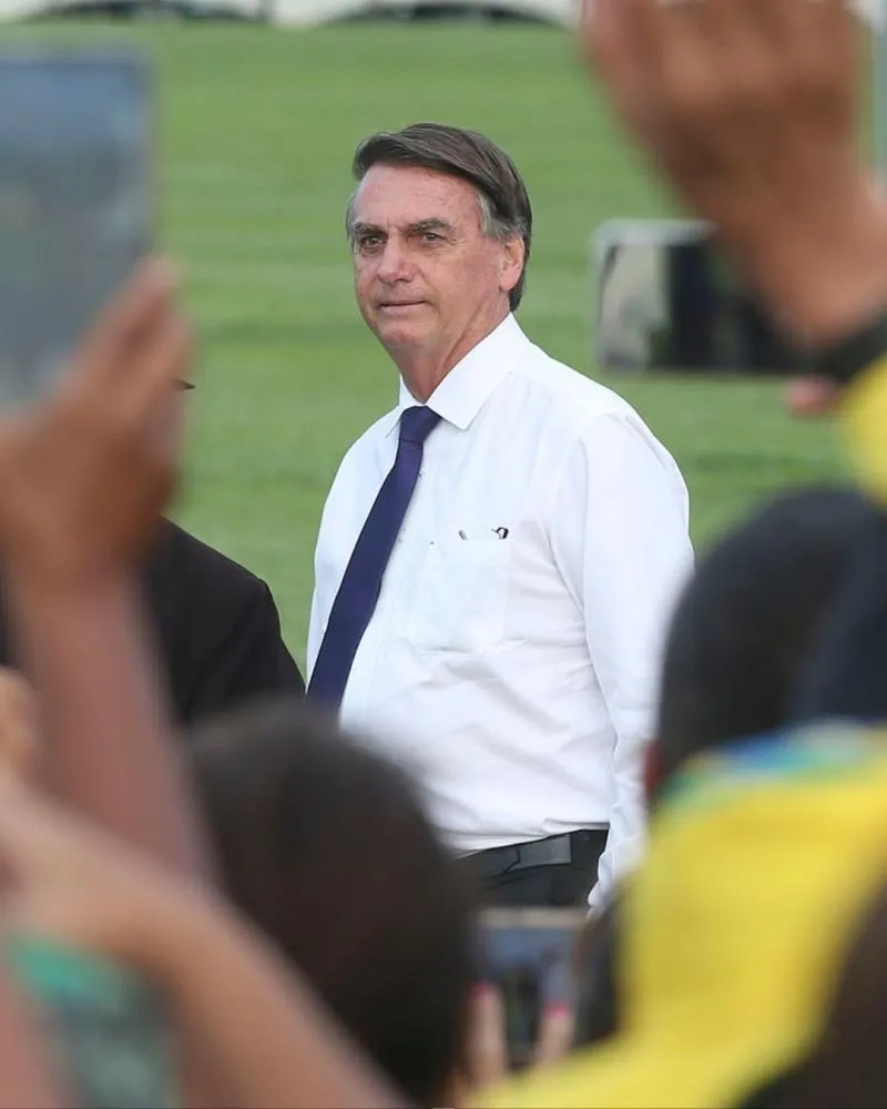 Michelle diz que Jair Bolsonaro irá a hospital após “traumatismo leve”, mas liberação depende do STF