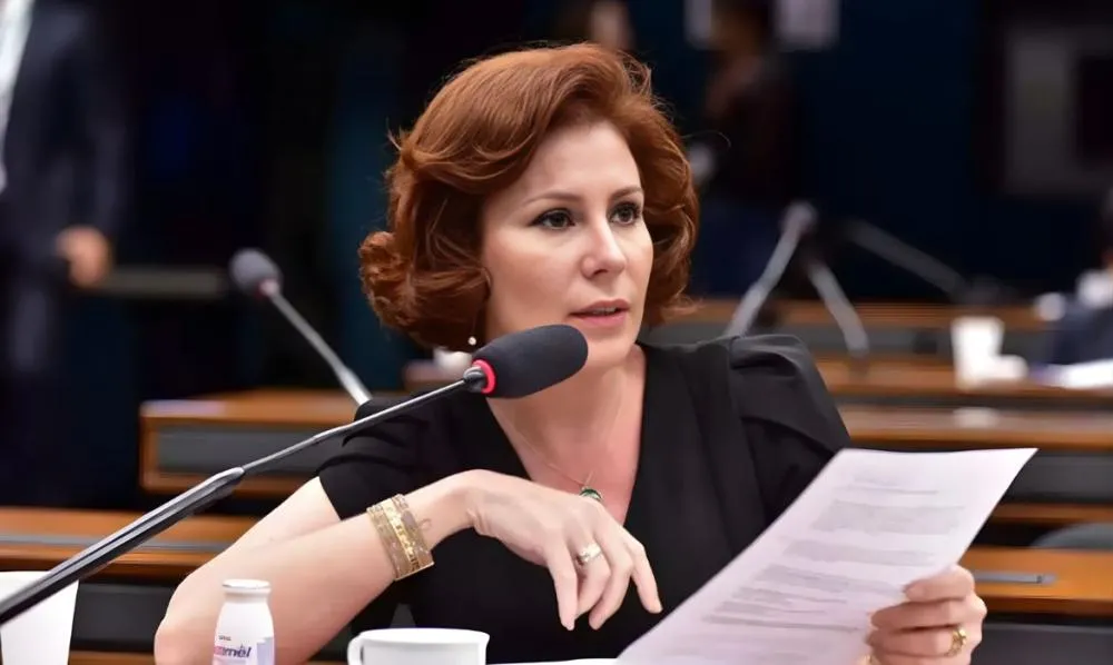 Entra em votação no STF decisão de Moraes que cassou mandato de Carla Zambelli