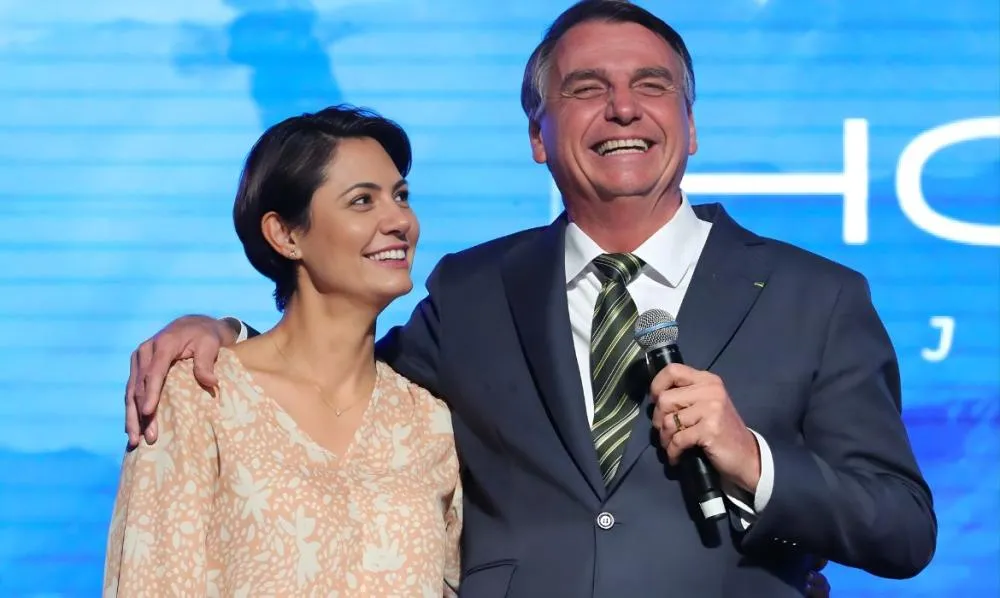 Segundo Michelle, a vida e saúde de Bolsonaro “estão nas mãos do PGR”