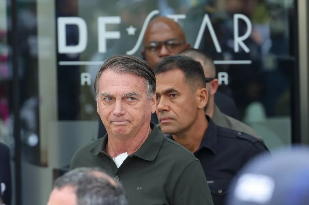Moraes autoriza Bolsonaro a ir a hospital para realizar exames médicos