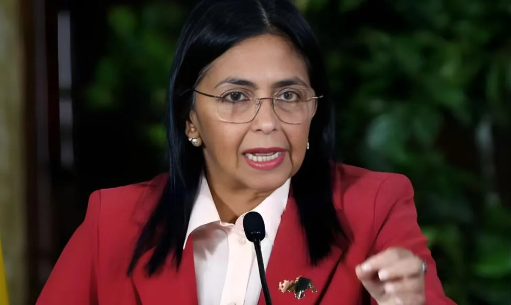 Presidente interina da Venezuela pede soltura de Maduro: “Não há guerra, fomos agredidos”