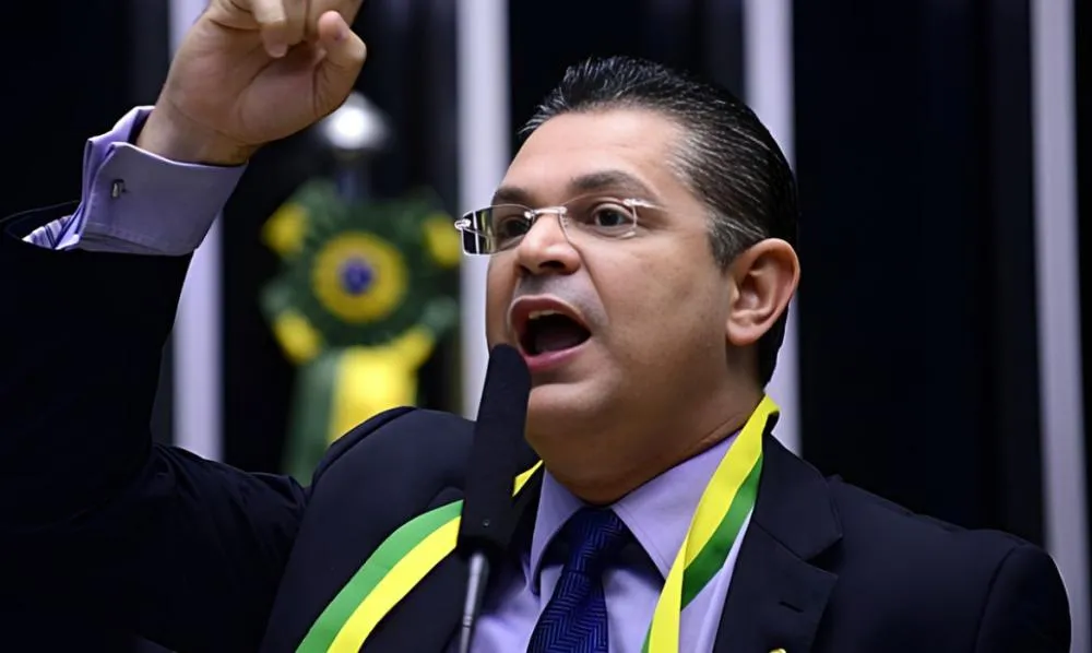 Líderes da oposição dirigem ataques a Lula após veto da PL da Dosimetria