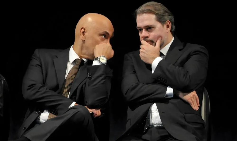 Especialista afirma que Toffoli e Moraes deveriam se declarar suspeitos no caso Banco Master