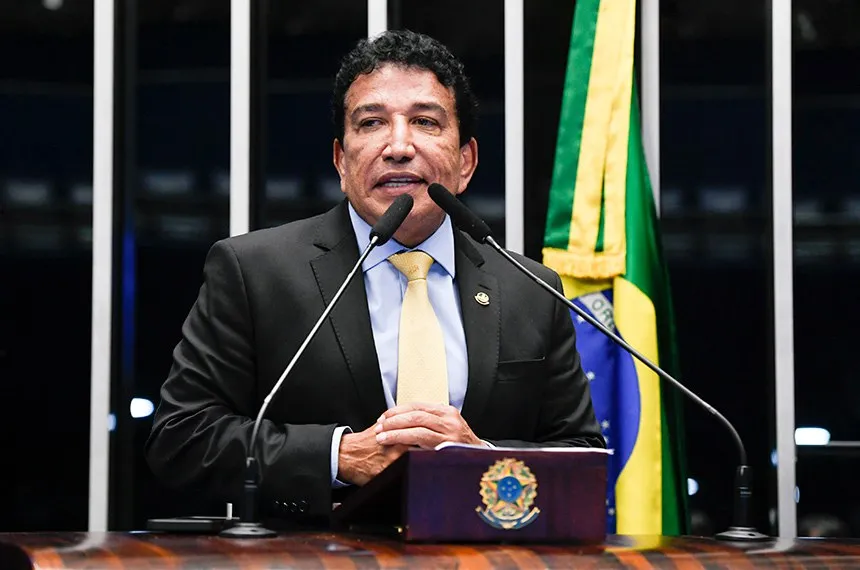 Magno Malta pede autorização à PF para vistoriar condições humanitárias da prisão de Jair Bolsonaro
