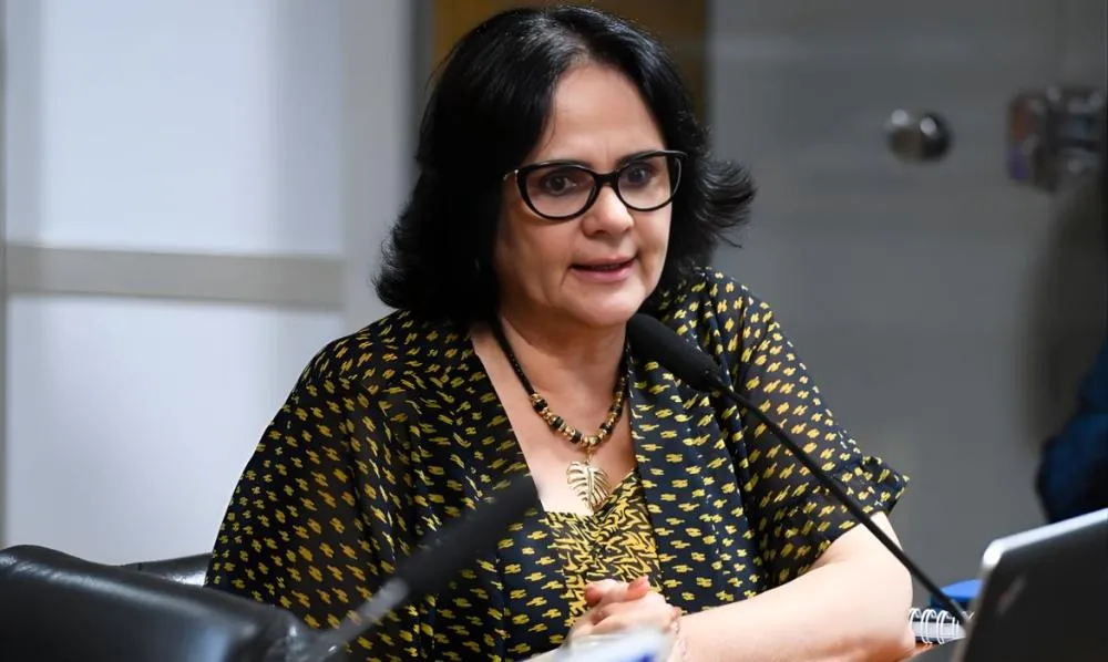 Damares pede mudanças na cela de Bolsonaro ao denunciar possível 'tortura'; entenda