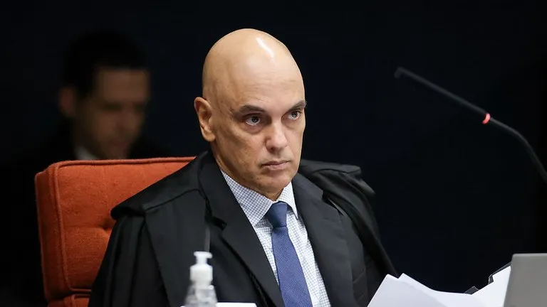 Moraes barra nova tentativa da defesa de Jair Bolsonaro e julga improcedente recurso contra condenação