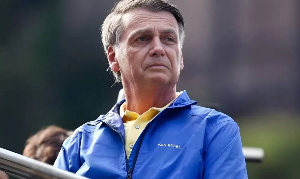Defesa pede mais uma vez por prisão domiciliar após queda de Bolsonaro e riscos à saúde