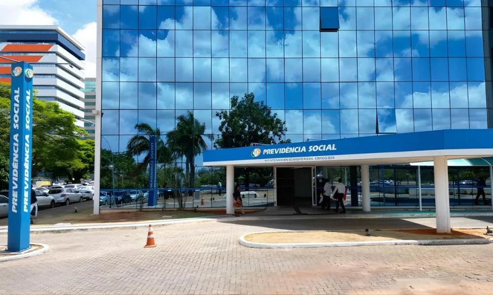 Governo Lula marca recorde em fila no INSS com quase 3 milhões de pedidos pendentes