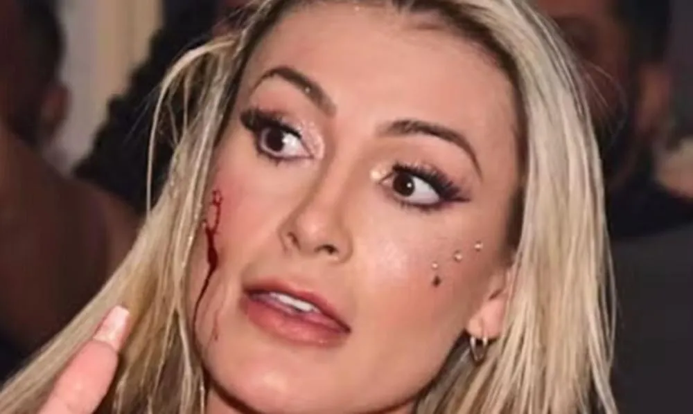 Andressa Urach alega provocação de Juju Ferrari e jura se vingar