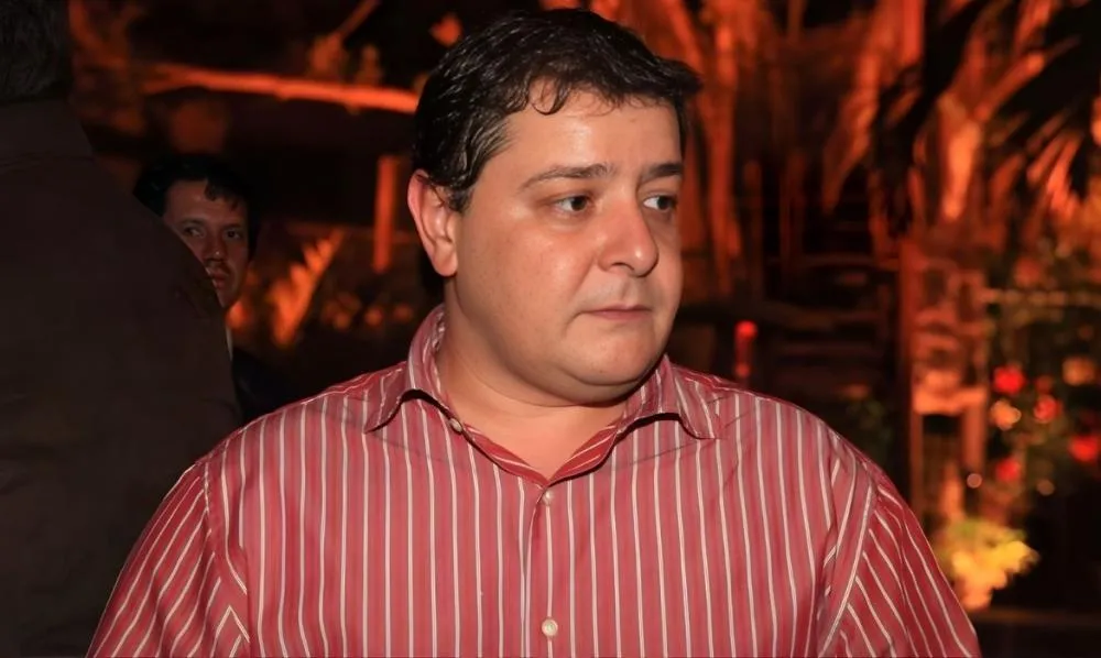 Líderes da oposição pedem medidas cautelares contra Lulinha por risco de fuga