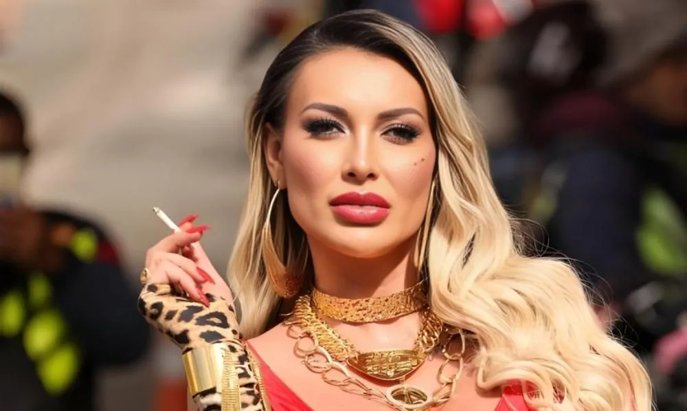 Veracidade de vídeo adulto com o filho é posto em cheque e Andressa Urach é acusada de fraude por internautas