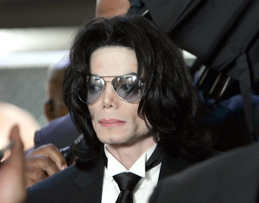 Supostas vítimas de Michael Jackson recorrem à Justiça por indenização de R$ 1 bilhão