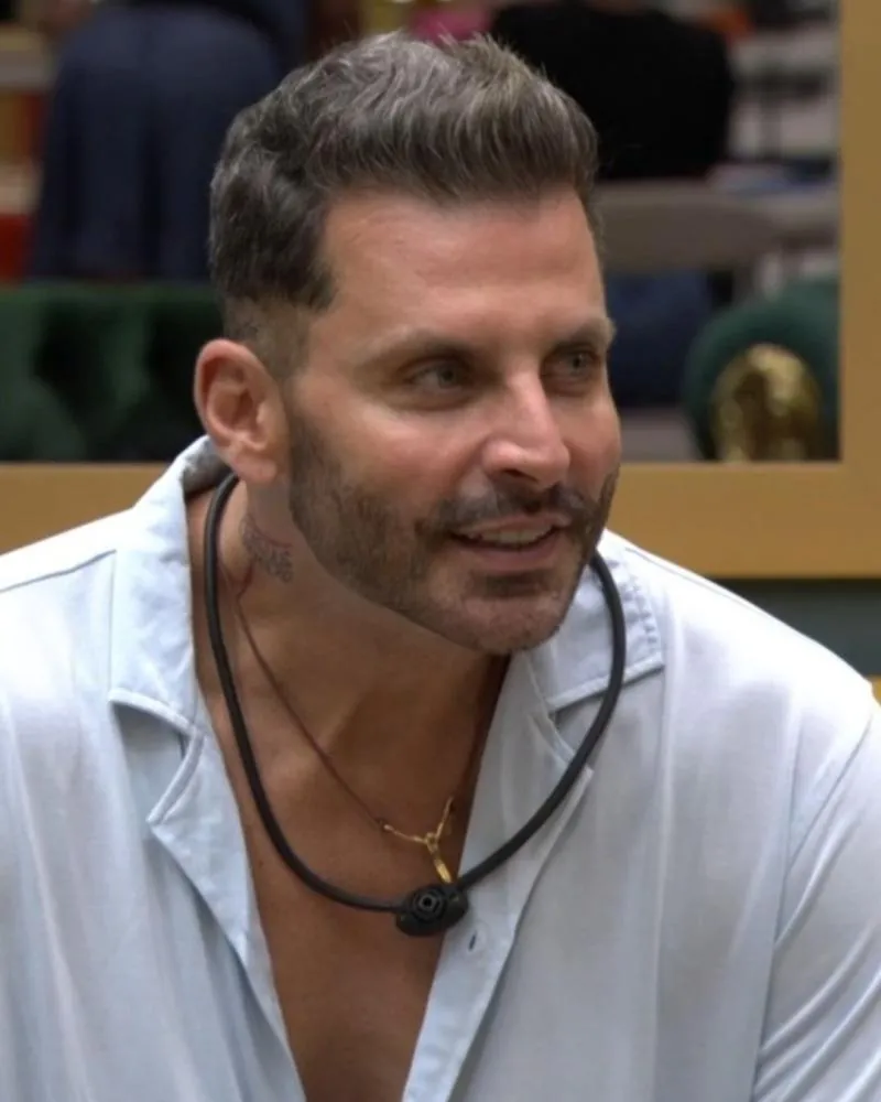 Antes de deixar o BBB 26, Henri Castelli expos ex-namorada famosa que tinha vergonha dele: “Mexia muito comigo”