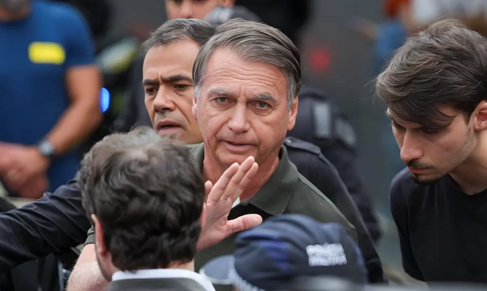 Médicos são acionados após Bolsonaro sofrer crise intensa na Papudinha