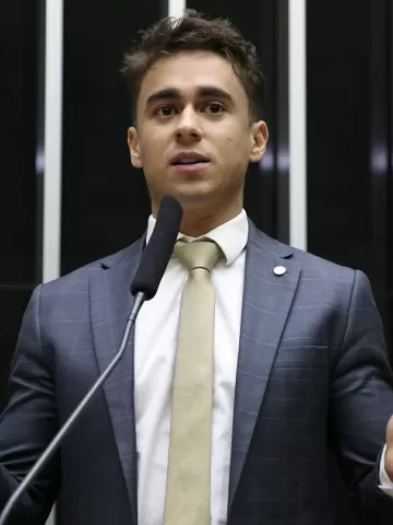 Justiça suspende ordem de remoção de post em que Nikolas Ferreira associa PT ao tráfico