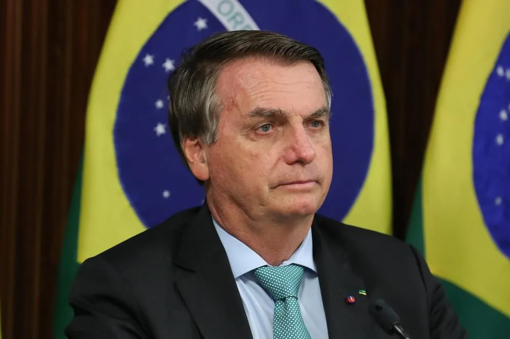 Moraes autoriza médico de Jair Bolsonaro a realizar atendimentos na Papudinha