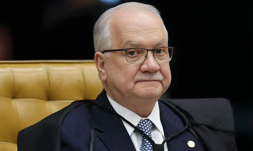 Fachin retorna às pressas à Brasília para gerenciar crise no STF devido ao caso Master