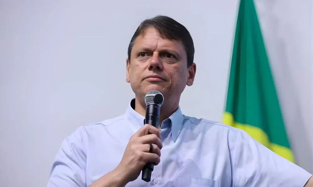 Devido a compromissos em São Paulo, Tarcísio adia visita a Bolsonaro na Papudinha