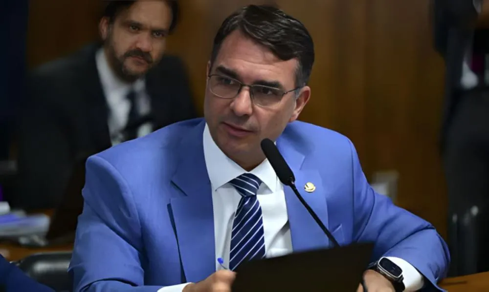 Flávio Bolsonaro viaja até Israel em busca de apoio da direita internacional