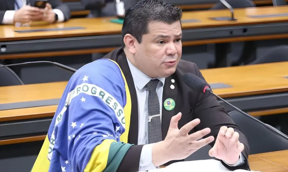 Deputado do PL aciona Corte Internacional em favor de Bolsonaro