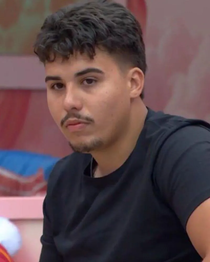 Ex-BBB Pedro Henrique dá entrada em clínica psiquiátrica após saída polêmica do reality
