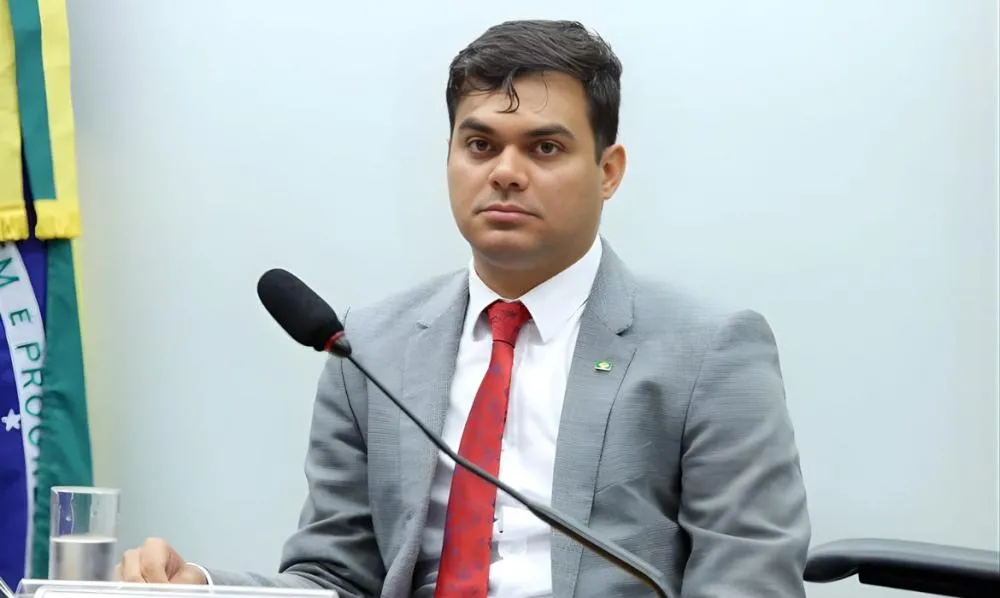 Trocou de lado? Ex-deputado se filia ao PT mesmo tendo votado pelo impeachment de Dilma em 2016