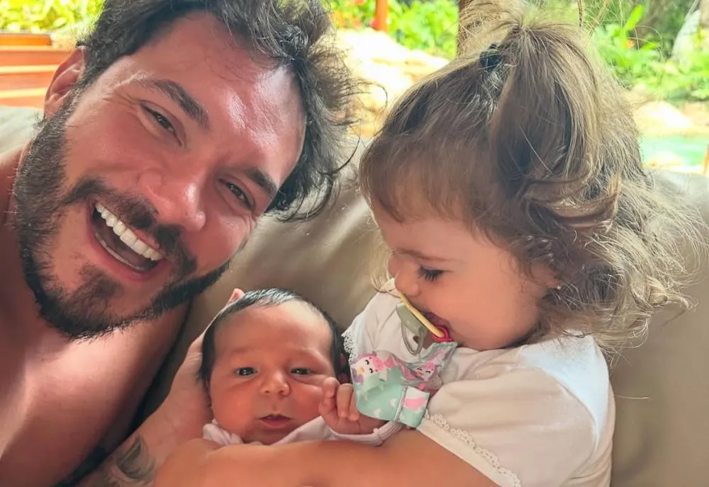 Após internação do filho, Eliezer publica vídeo emocionado: “Eles sentem tudo”