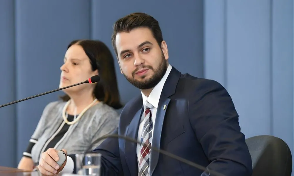 Ex-assessor de Bolsonaro, Filipe Martins, tem prisão preventiva mantida por Moraes