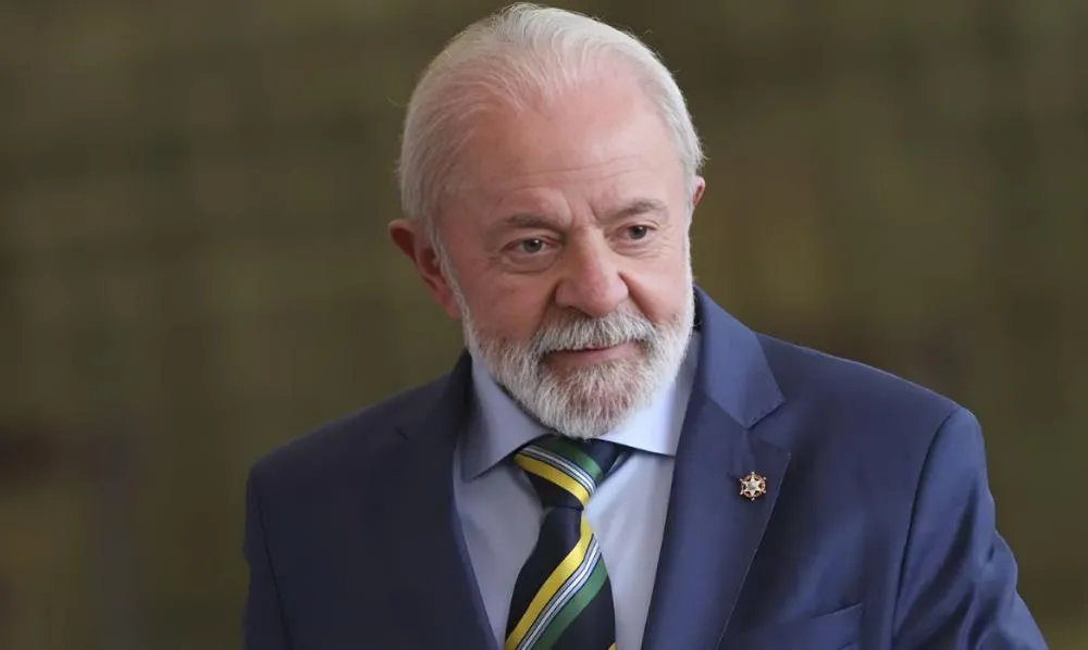 Lula passa por cirurgia em Brasília