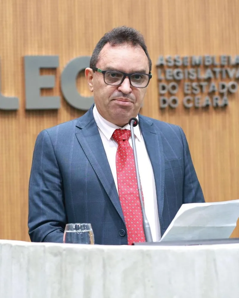 Deputado do PT é preso suspeito de passar partes íntimas em mulher no aeroporto
