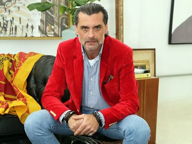 A Arquitetura da Identidade: A trajetória e o estilo autoral de Adriano Mariutti