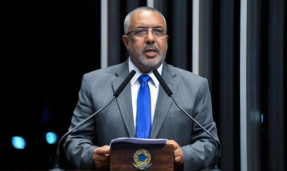 Senador defende implementação da escala 4x3 no Brasil: “Tendência mundial”