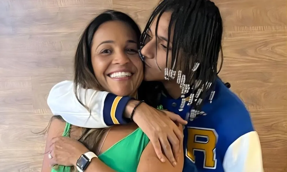 “Ele é julgado pelo pai”, mãe de Oruam se manifesta após rapper virar foragido