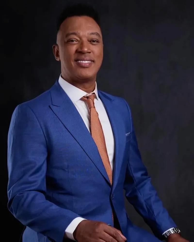 Cantor gospel cai do palco em show no Amapá e atribui queda a 'magia negra': “Impedimentos espirituais”